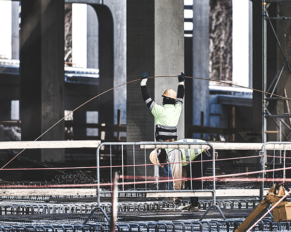 contractor-working-on-the-washington-bridge-replacement-project